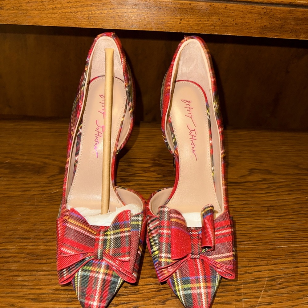 Betsey Johnson Prince-P Plaid Stilleto with bow on front. Worn once
